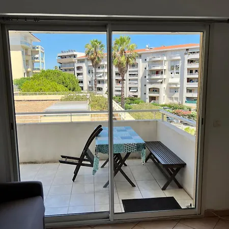 Terrasse Pres De La *