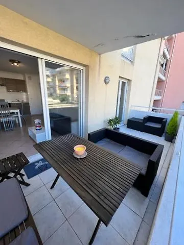 Terrasse Pres De La Антиб